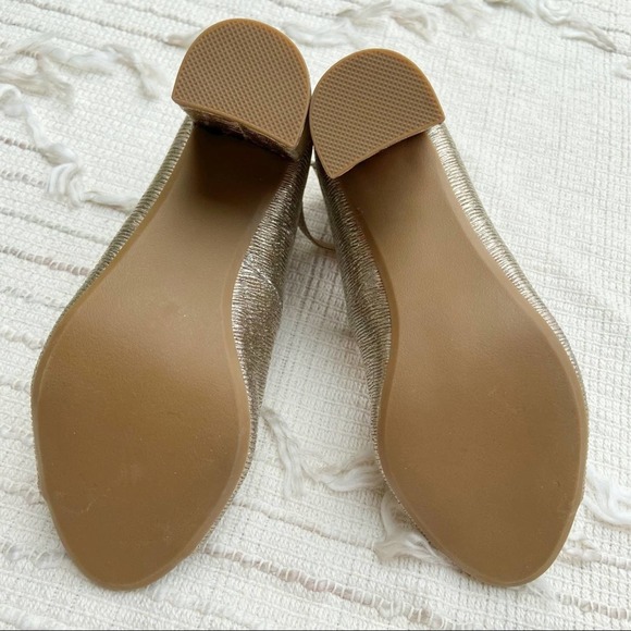 Report Deschutes gold metallic buckle front block heel party sandal Sz 7 NWOT - Picture 8 of 10